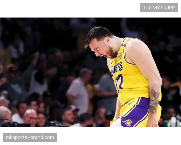 东契奇关键挡拆拉开空间 提升球队40%得分效率