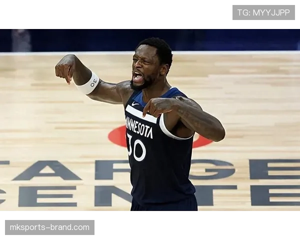 朱利叶斯·兰德尔无球跑动提升威胁，拉开队内进攻空间明显增强