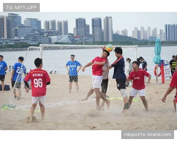 沙滩足球规则中为何不允许穿鞋比赛？